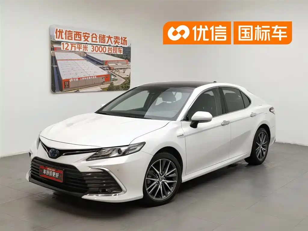 Toyota Camry 2021 — фото 1