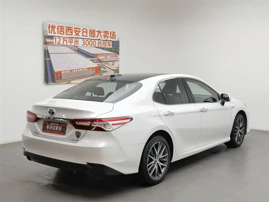 Toyota Camry 2021 — фото 2