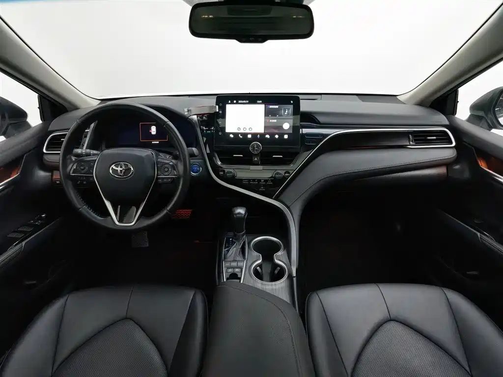 Toyota Camry 2021 — фото 5