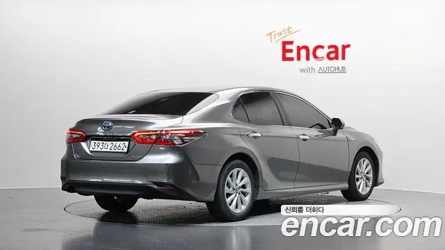 Toyota Camry 2023 — фото 2