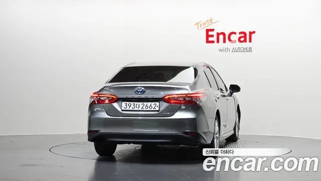 Toyota Camry 2023 — фото 4