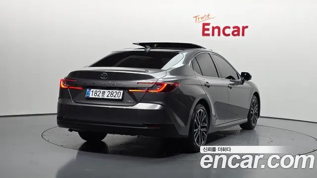 Toyota Camry 2025 — фото 2