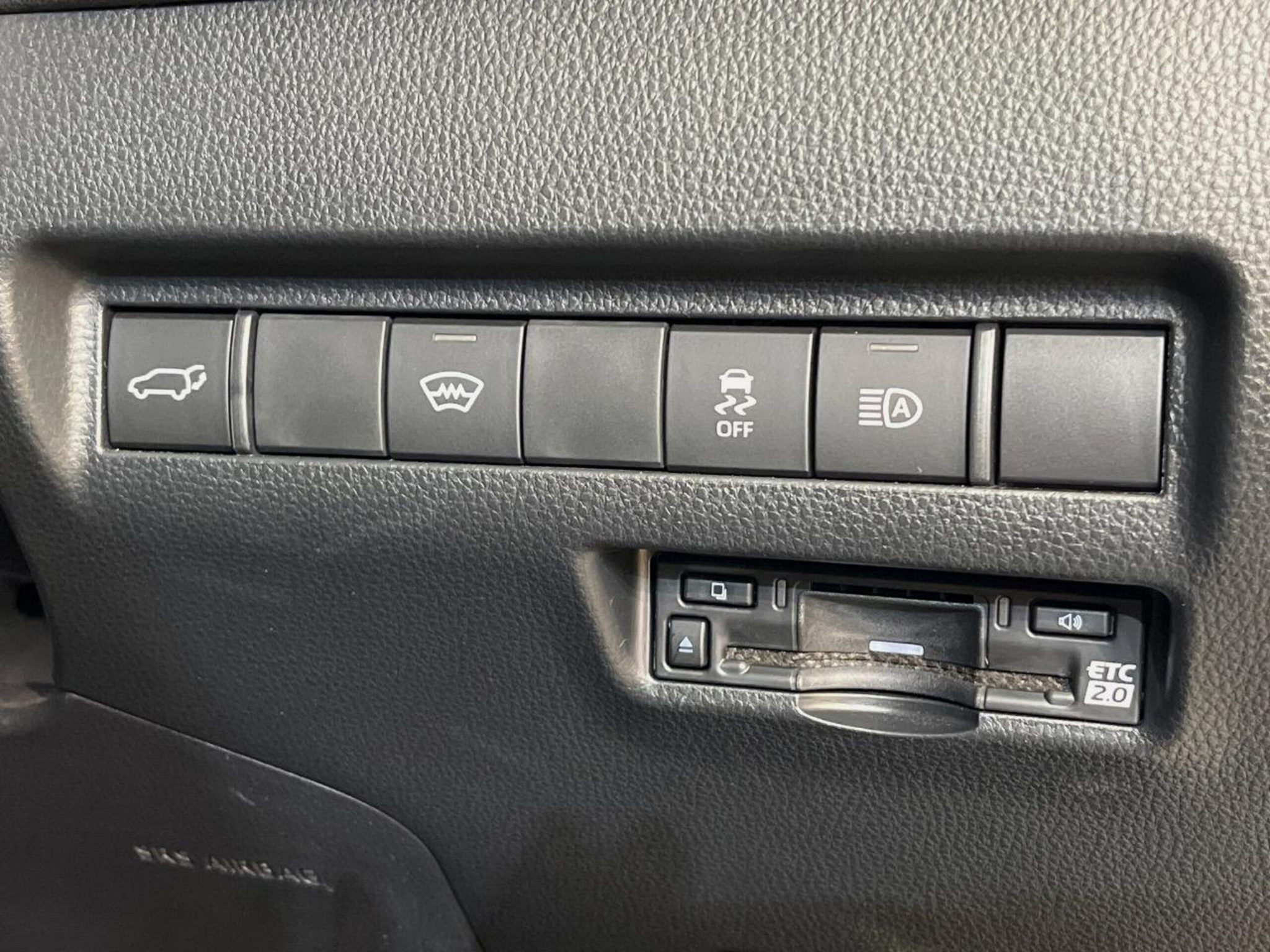 Toyota Harrier 2025 — фото 3