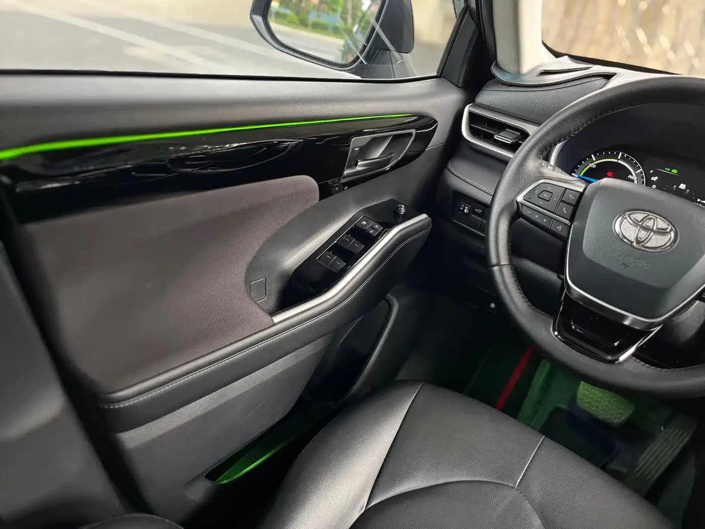 Toyota Highlander 2023 — миниатюра 18