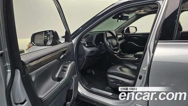 Toyota Highlander 2023 — миниатюра 10