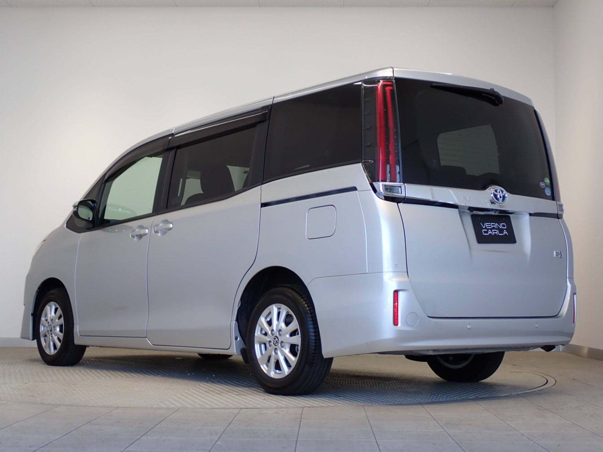 Toyota Noah 2021 — миниатюра 9