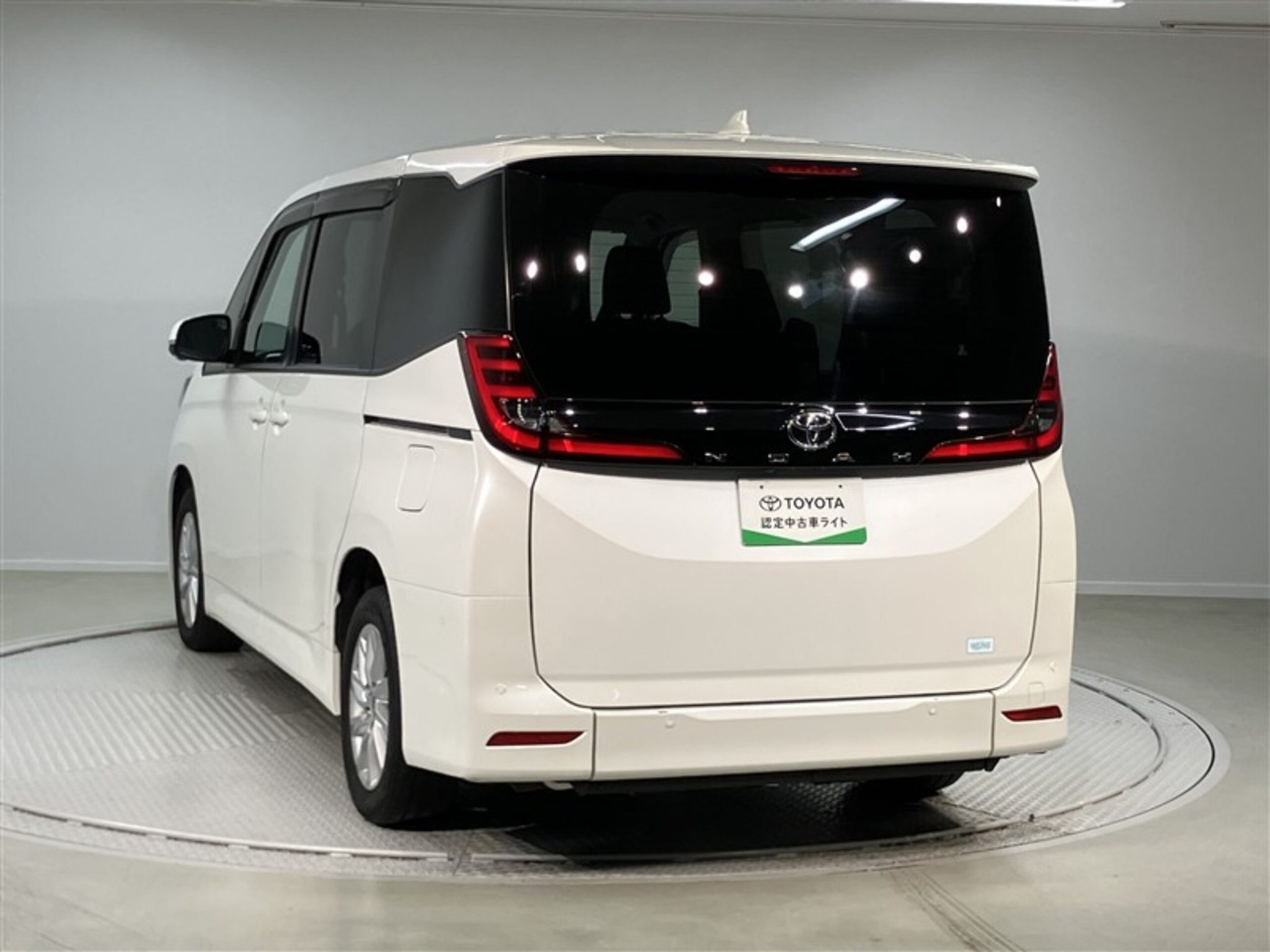 Toyota Noah 2023 — фото 5