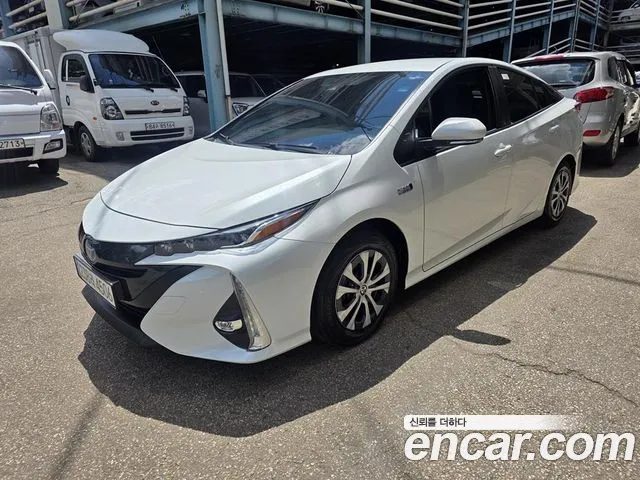 Toyota Prius 2022 — миниатюра 2