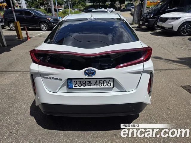 Toyota Prius 2022 — миниатюра 3