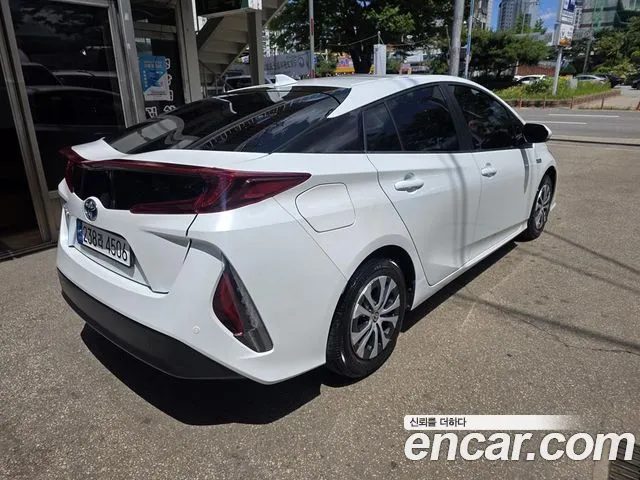 Toyota Prius 2022 — миниатюра 4
