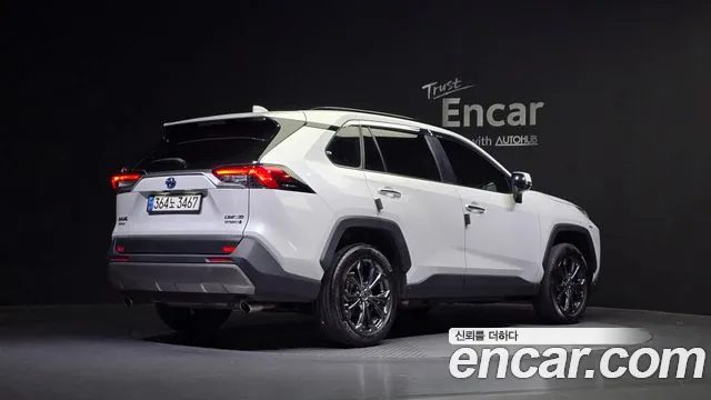Toyota RAV4 2023 — миниатюра 2