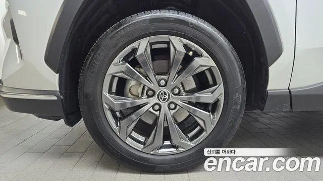 Toyota RAV4 2023 — миниатюра 5