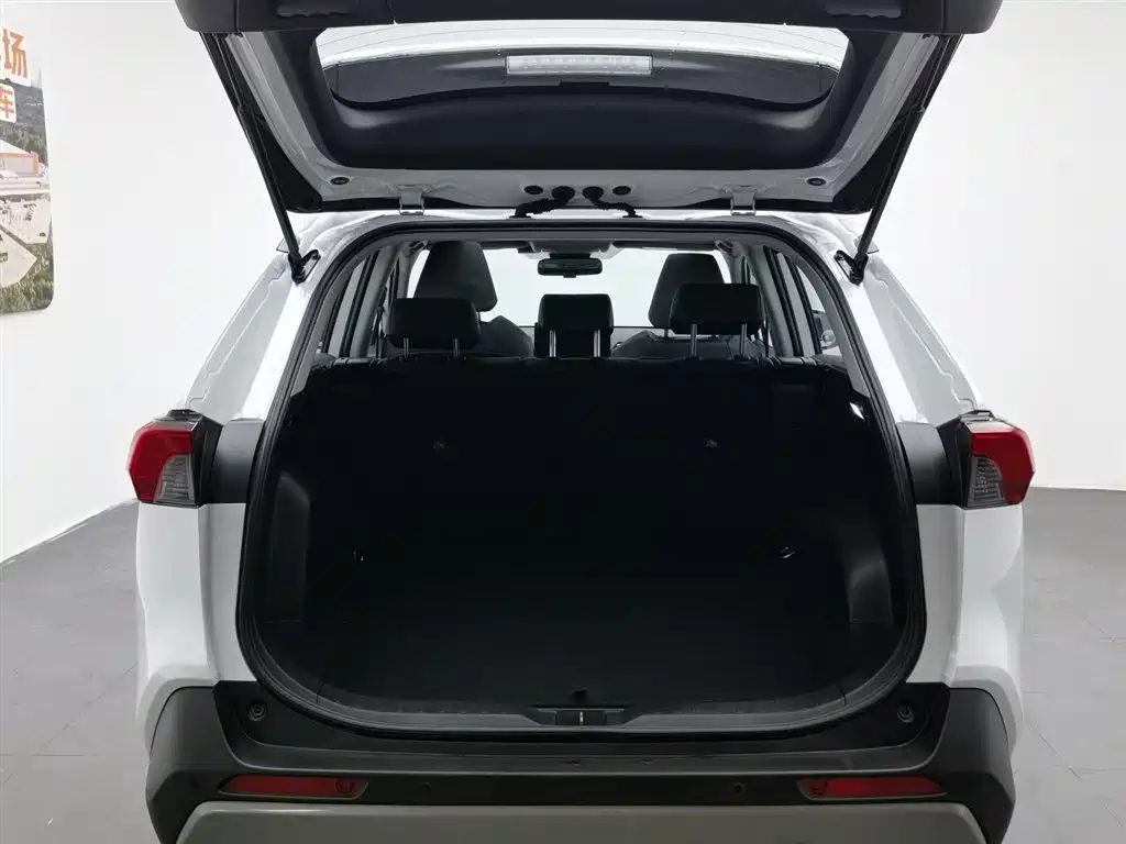 Toyota RAV4 2023 — миниатюра 16