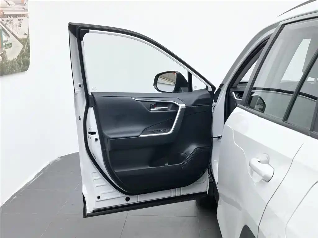 Toyota RAV4 2023 — миниатюра 8