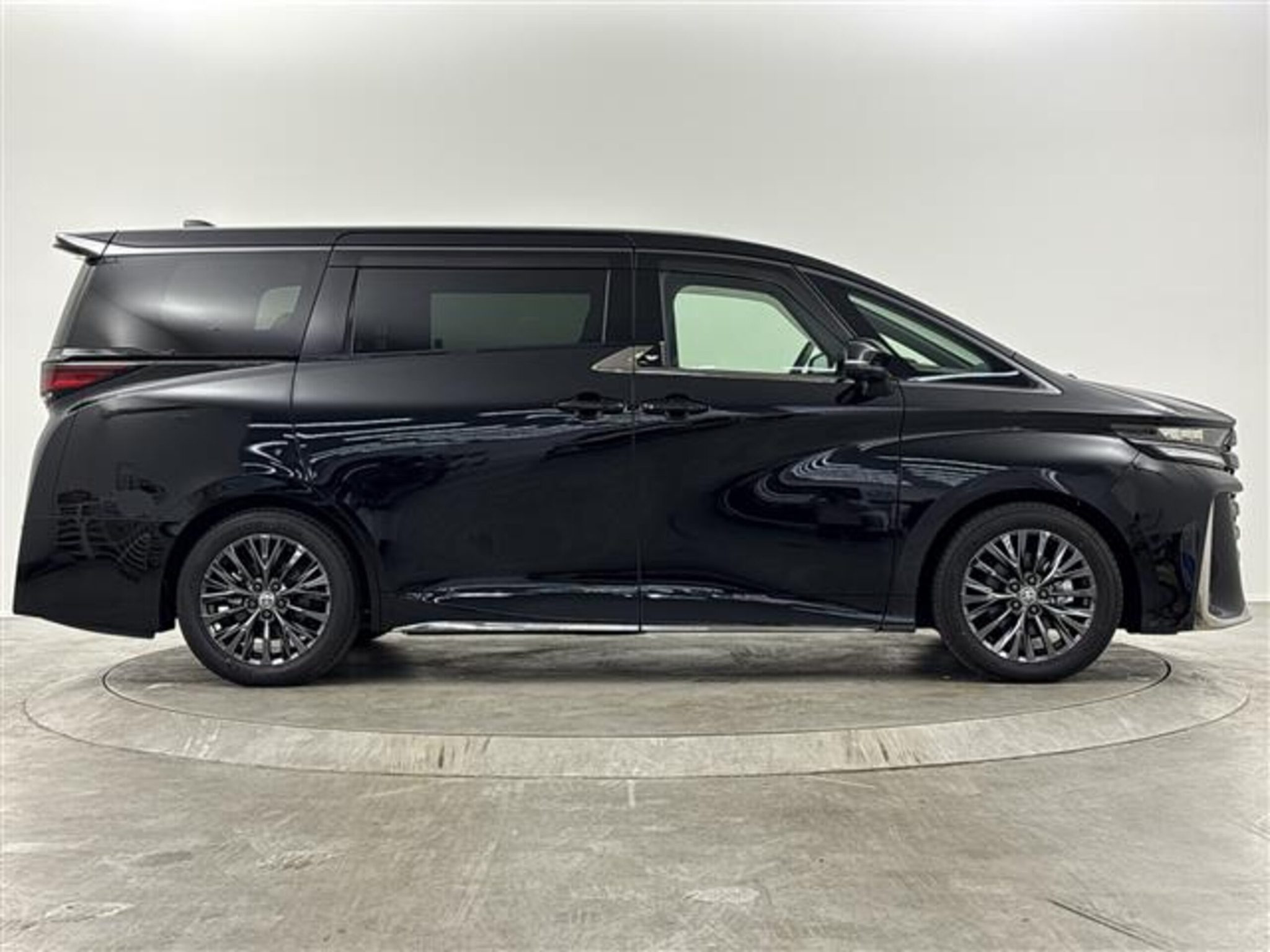 Toyota Vellfire 2023 — фото 4