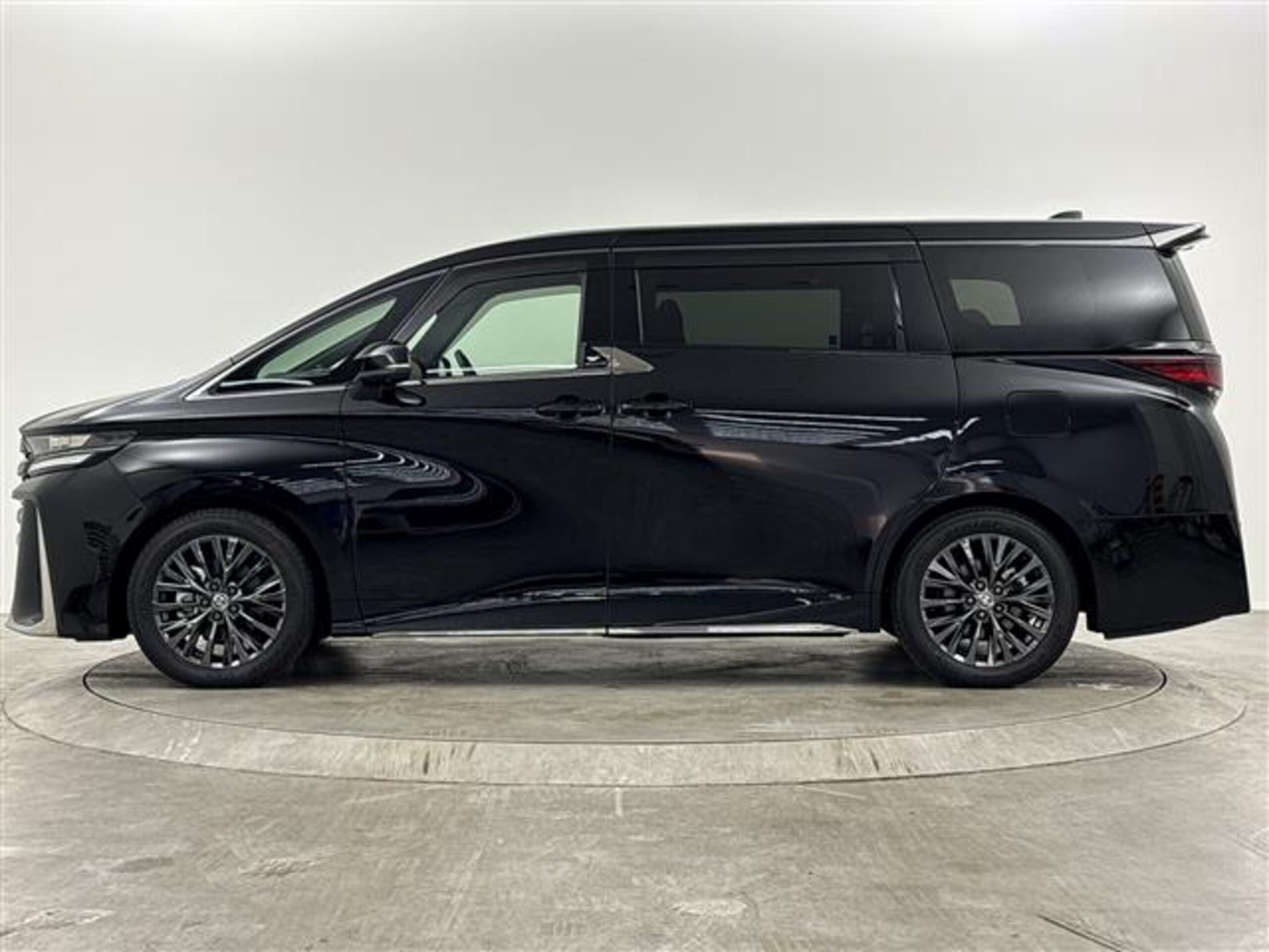 Toyota Vellfire 2023 — фото 5