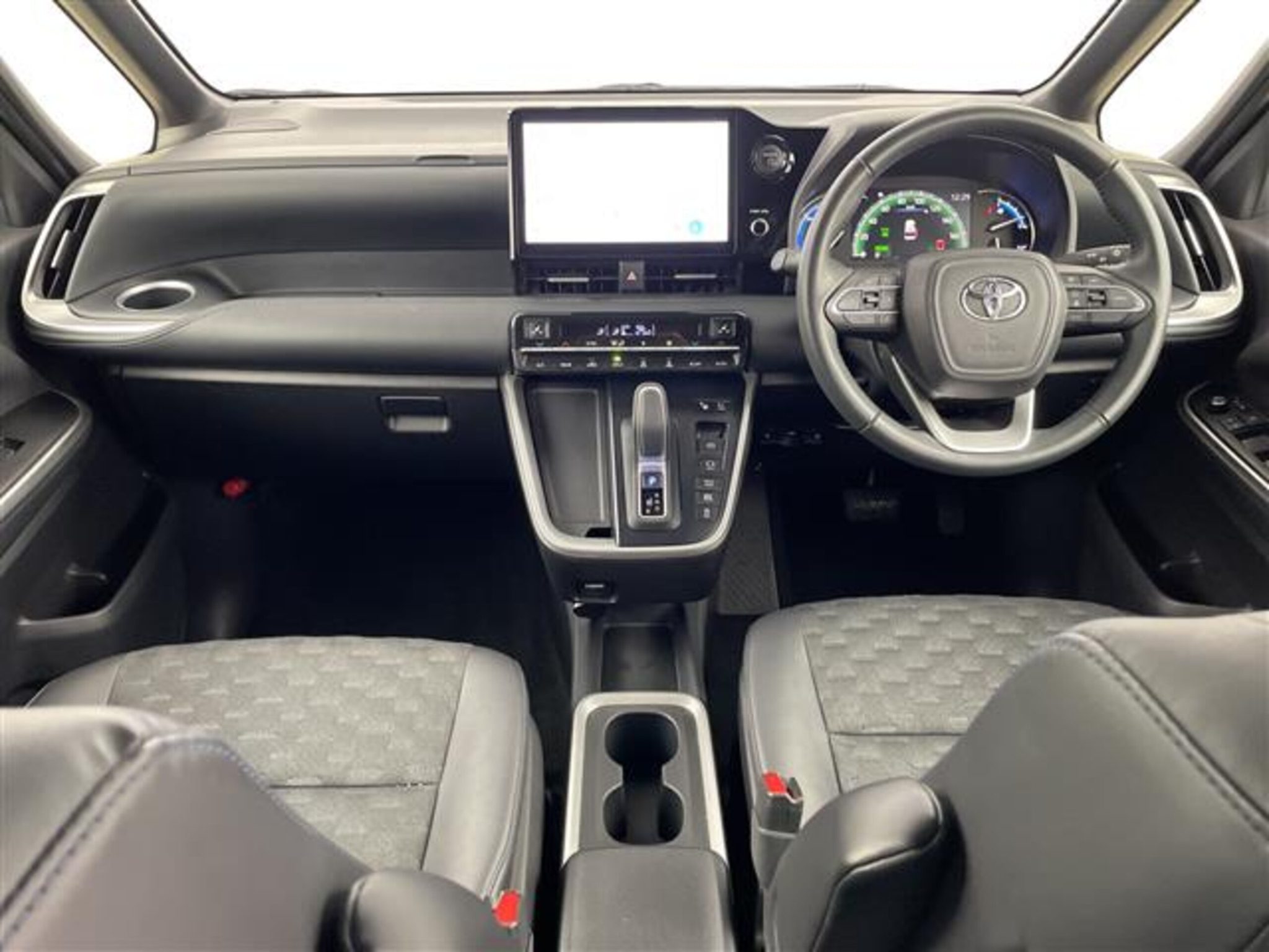 Toyota Voxy 2024 — миниатюра 7