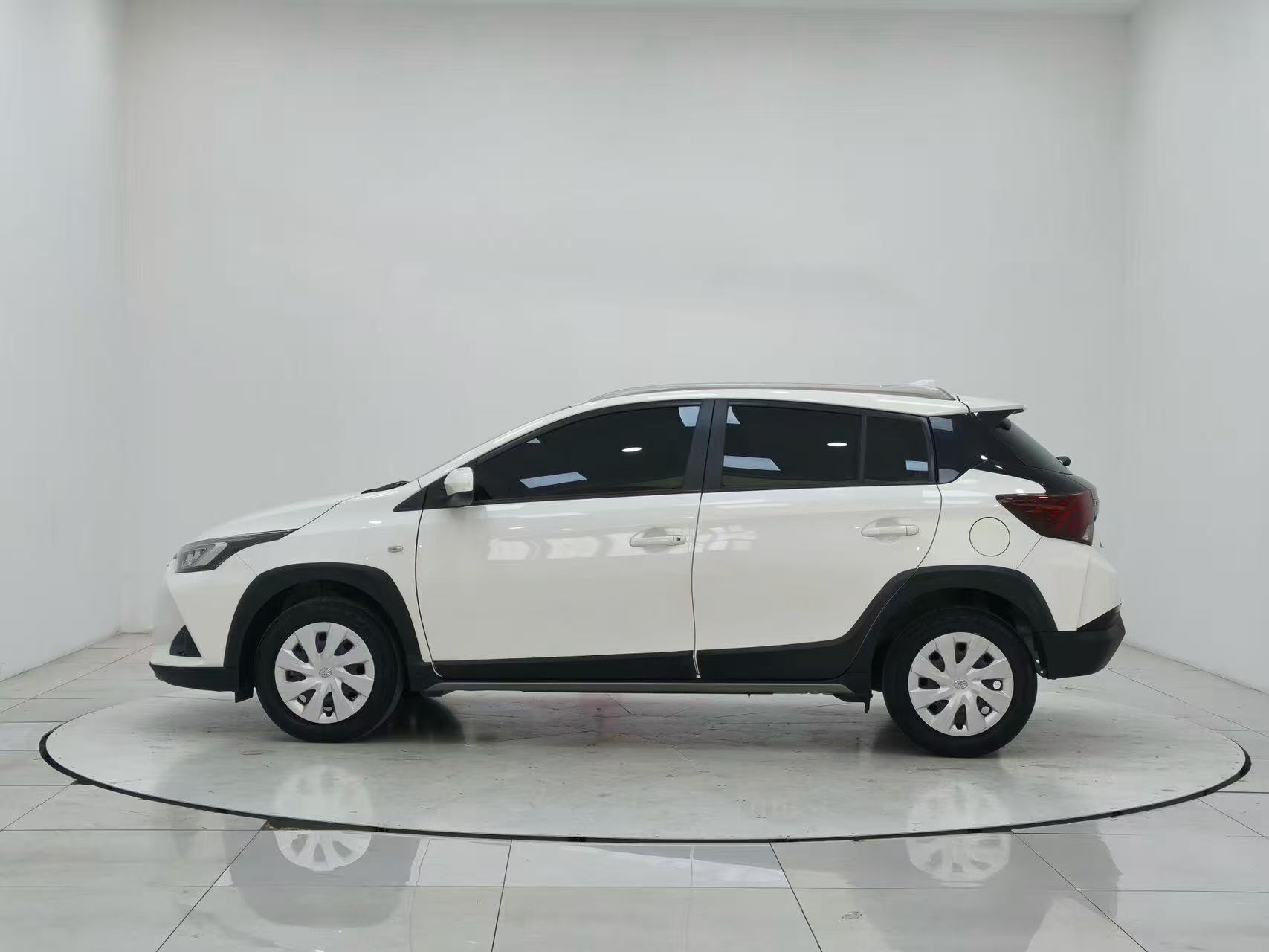 Toyota Yaris Cross 2022 — фото 1