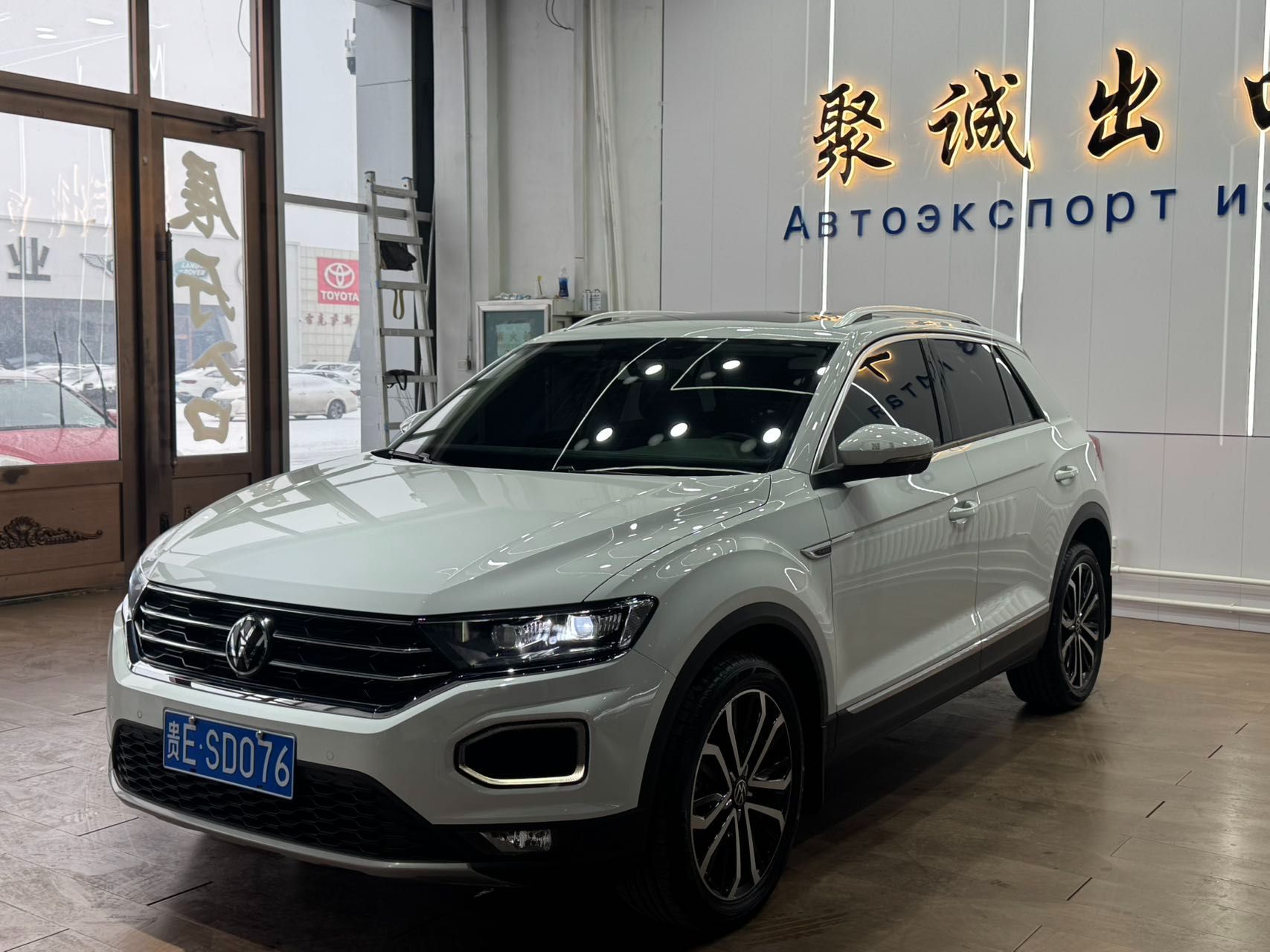 Volkswagen T-ROC 2022 — фото 1