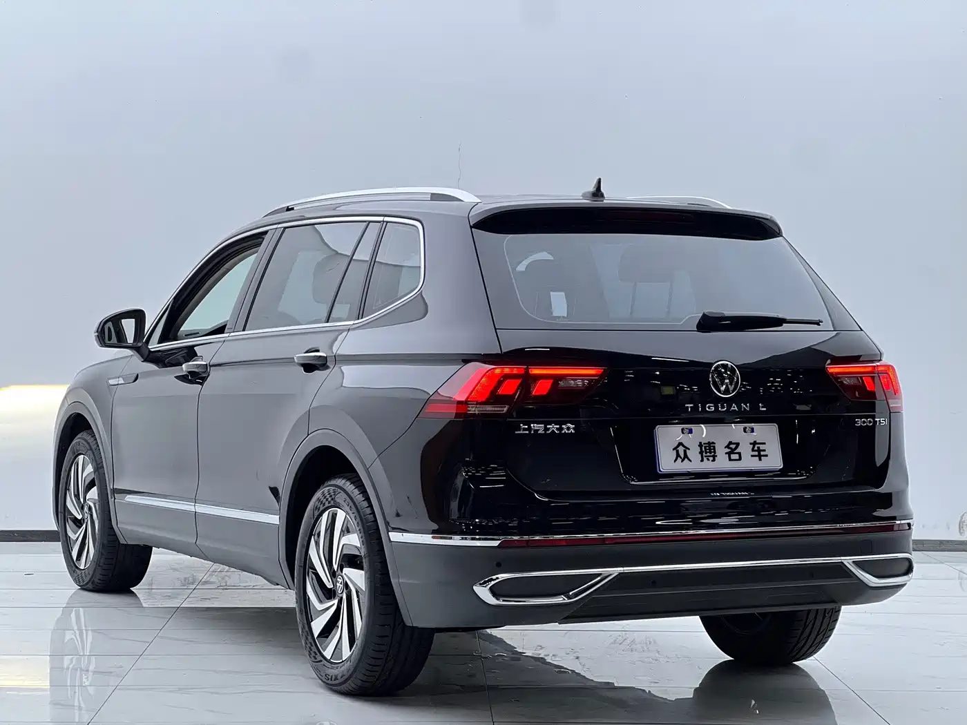 Volkswagen Tiguan L 2024 — фото 3